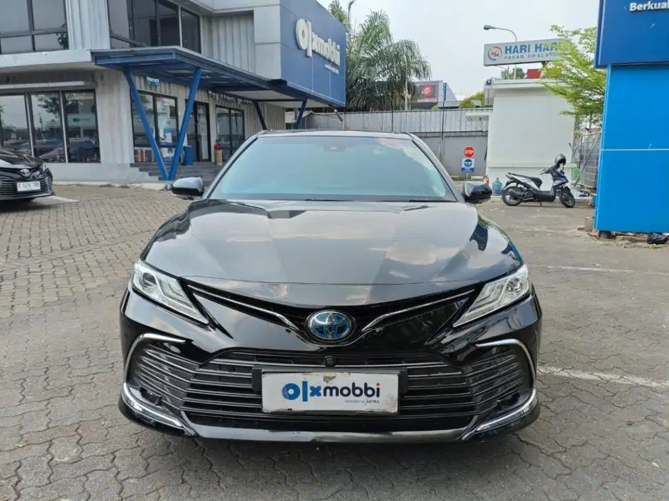 Pajak Panjang - Toyota Camry 2.5 Hybrid-AT 2022