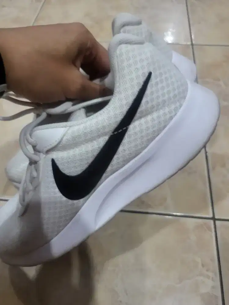 Sepatu Nike putih Original