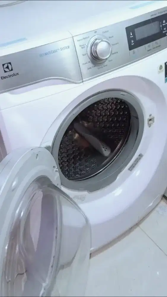 Bu Mesin cuci Frontloading Electrolux 9kg model terbaru touchscreen