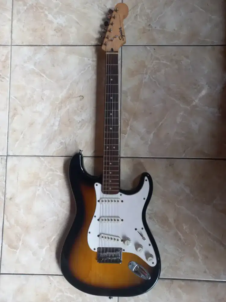 Gitar merk squier bullet stratocaster hardtail asli original MII