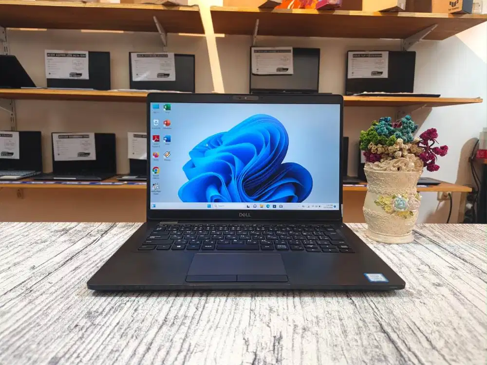 Laptop DELL LATITUDE 5300 Intel Core i5-8365U Ram 8GB