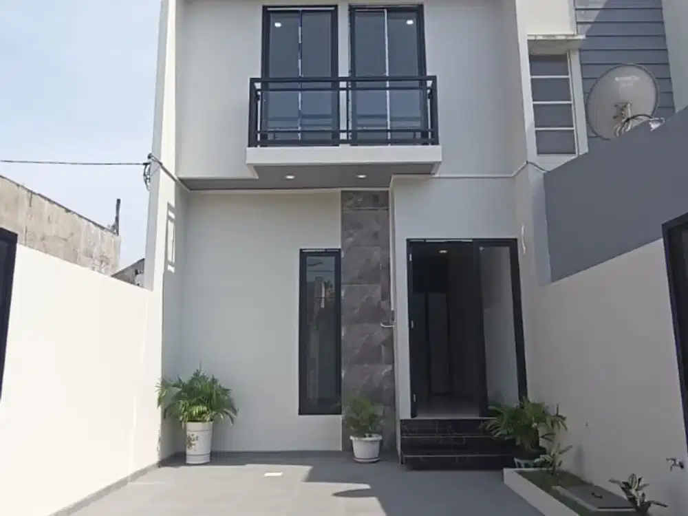 Rumah gress 2 lantai Lebak jaya surabaya (Memakai SmartdoorLock) , Free Lampu Downlight, tandon air, pagar, mini taman