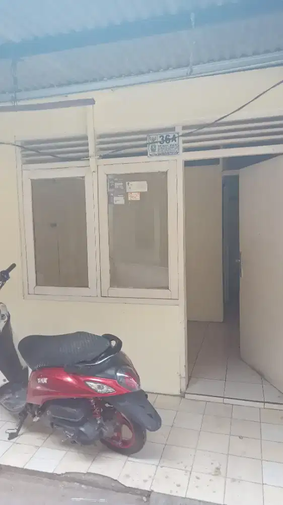 Dikontrakan / disewakan rumah tiga petak