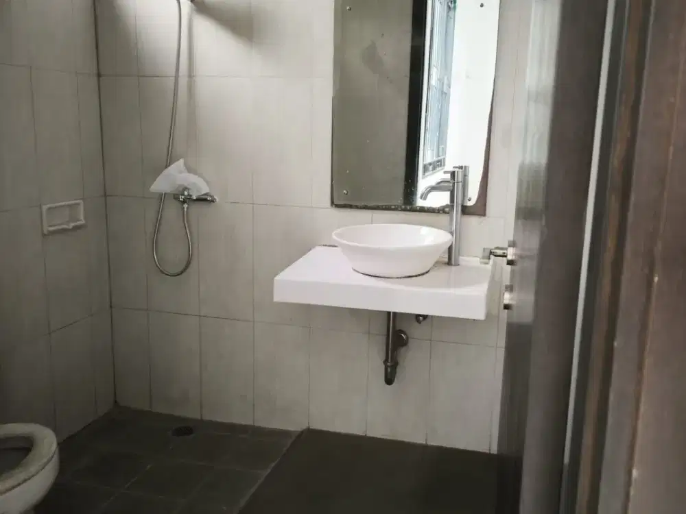Disewakan Semi furnished Rumah di Foresta BSD, Tangerang Selatan