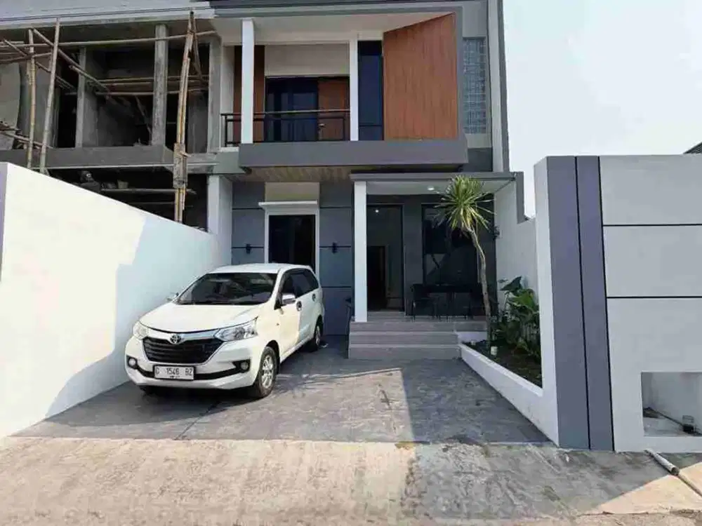 POLL MURAH..RUMAH MEWAH MODERN 2 LANTAI FURNISHED DENGAN ROOF TOP LUAS DI JALAN KALIURANG KM 13 NGEMPLAK
