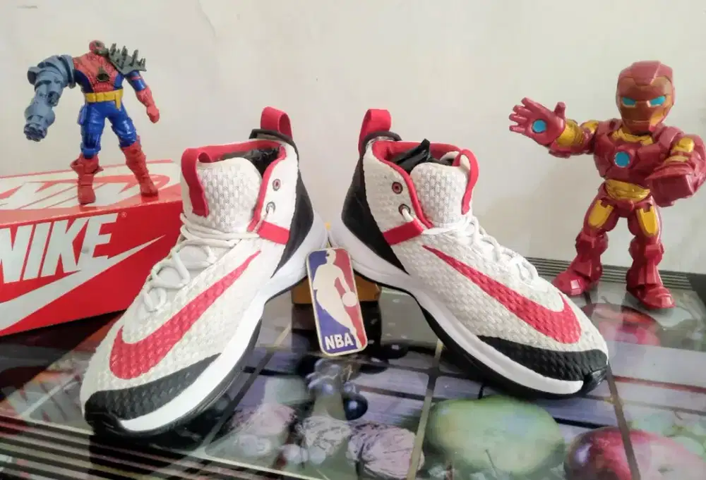 Sepatu Basket / Volly Nike Rize