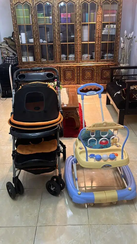 Kereta dorong dan baby walker
