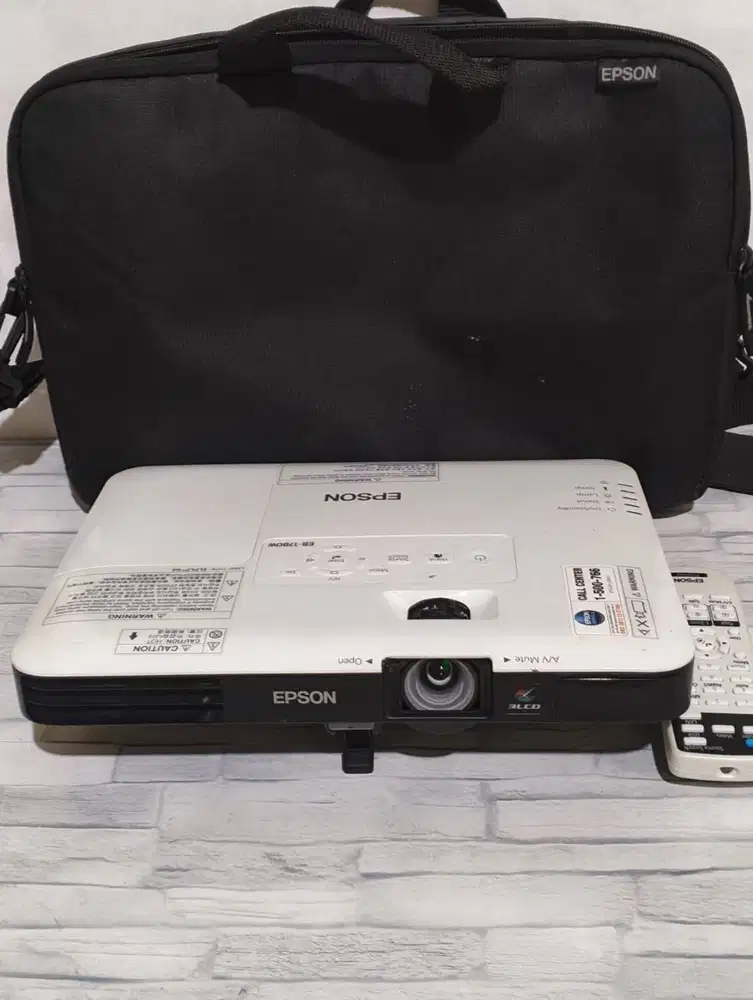 Epson EB-1780W Ultra Portable - Resolusi WUXGA 1920x1200 Full Set Mulu