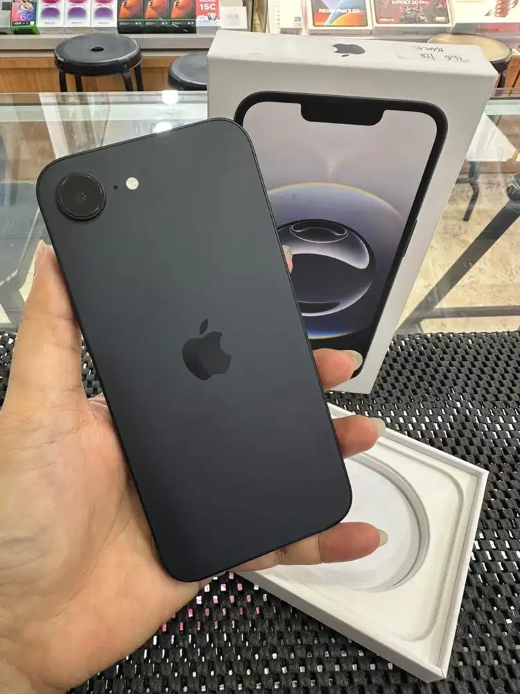 Second Iphone 16e 128GB Black Garansi Resmi iBox Like New