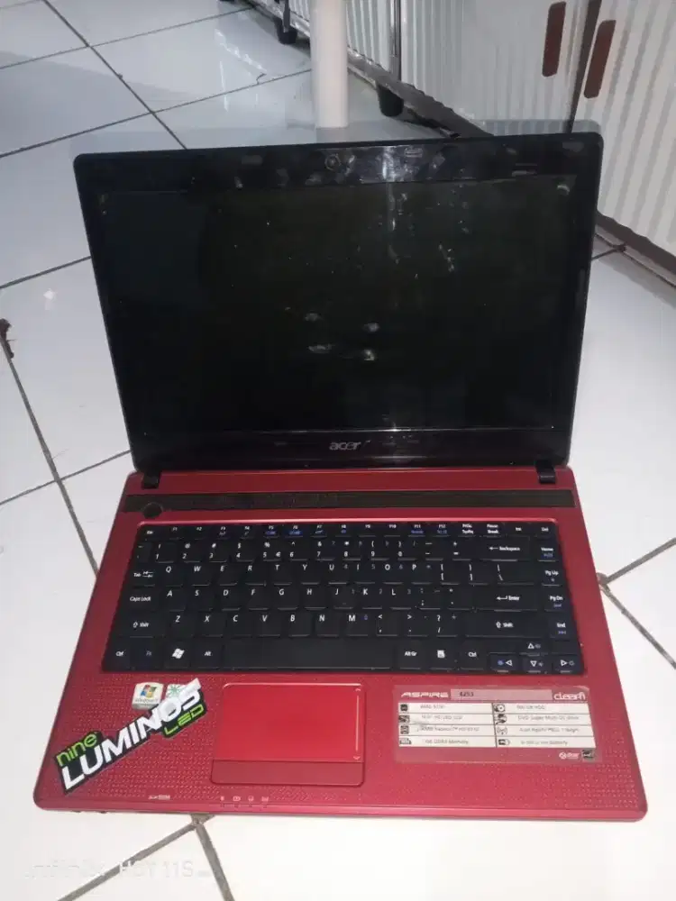 Jual leptop Acer tipe ad di foto minus cuma keyboard