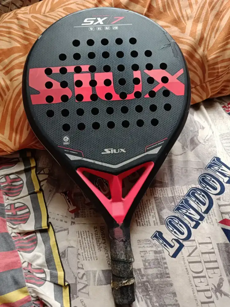 Dijual Raket Padel SIUX kondisi masih enak untuk dipakai