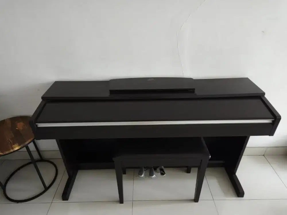 Piano brand Yamaha Arius
