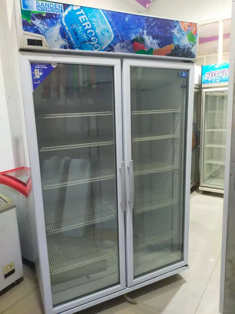 Showcase 2 pintu