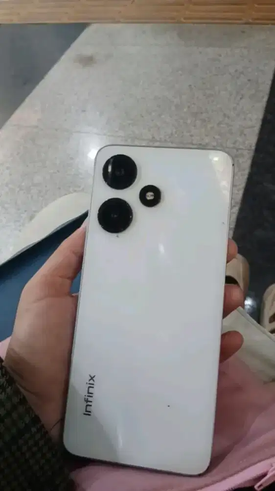 Infinix Hot 30 i Pemakaian Wanita