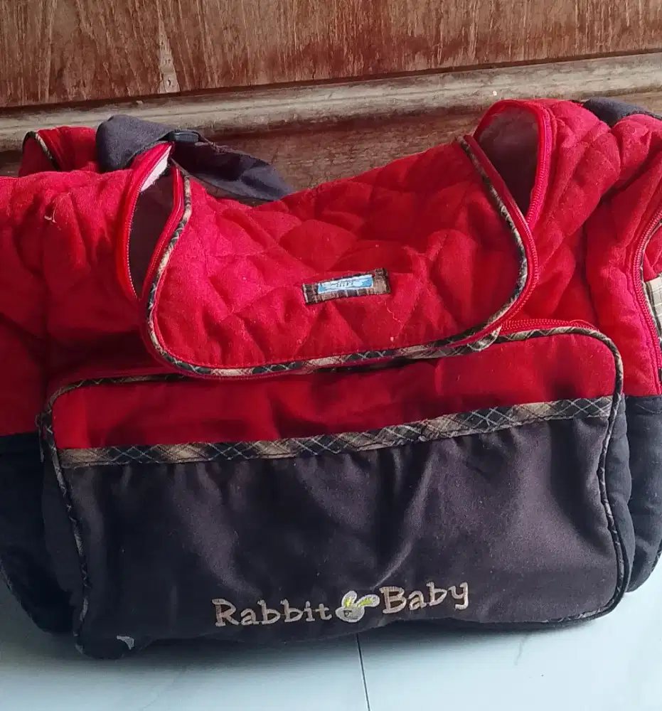 Tas perlengkapan anak bayi dan gendongan bantal bayi