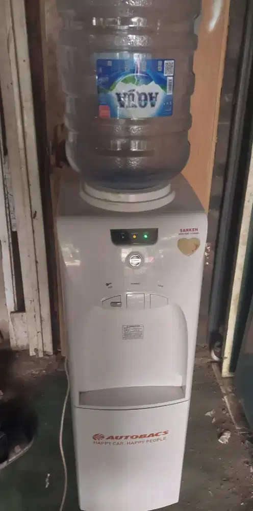 Di jual dispenser sanken galon atas,kondisi normal tinggal pakai