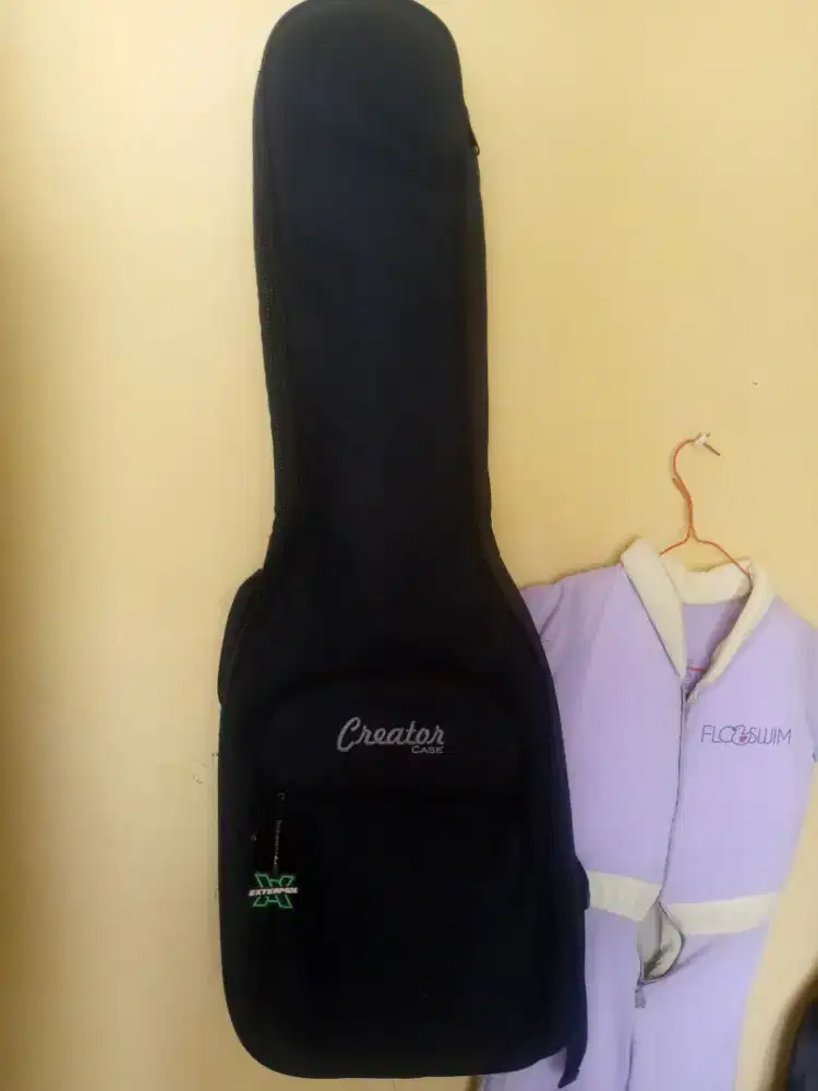 Tas gitar tebal