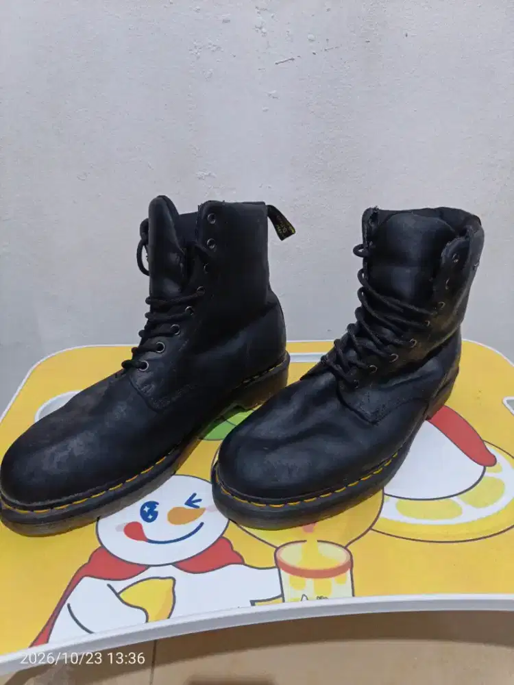 Sepatu Dr. Martens seri 1460 Pascal