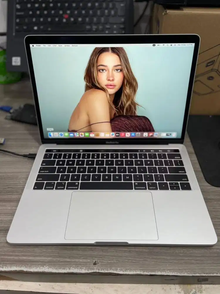 Macbook Pro 2019 Touchbar - Core i5 - RAM 8GB SSD 256GB