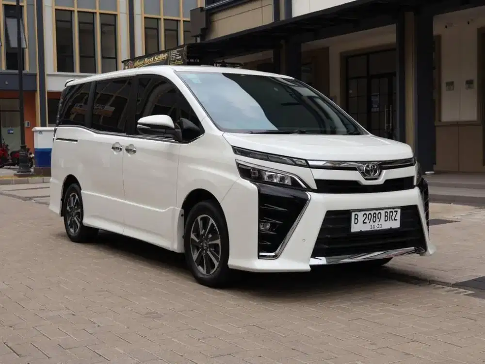 TOYOTA VOXY AT 2021 PUTIH