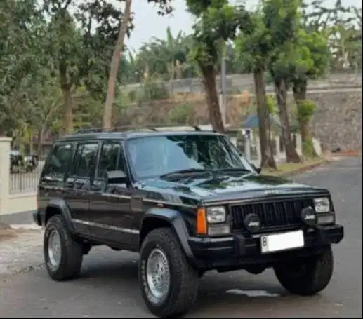 FOR SALE! JEEP CHEROKEE XJ LIMITED 4X4 AUTOMATIC TAHUN 1996