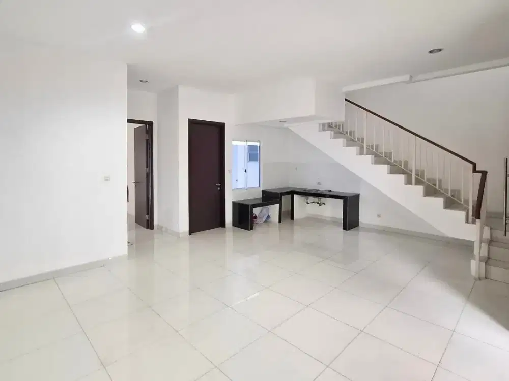 Rumah 2 Lantai Siap Huni di Cluster Palm Spring JGC Jakarta Timur – 4+1 KT, SHM, Akses Tol Dekat!