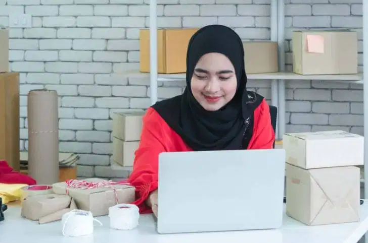 Kasir Toko Roti dan Admin Customer Service