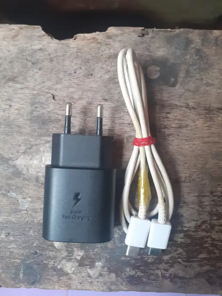 Charger samsung fast charging 25watt.