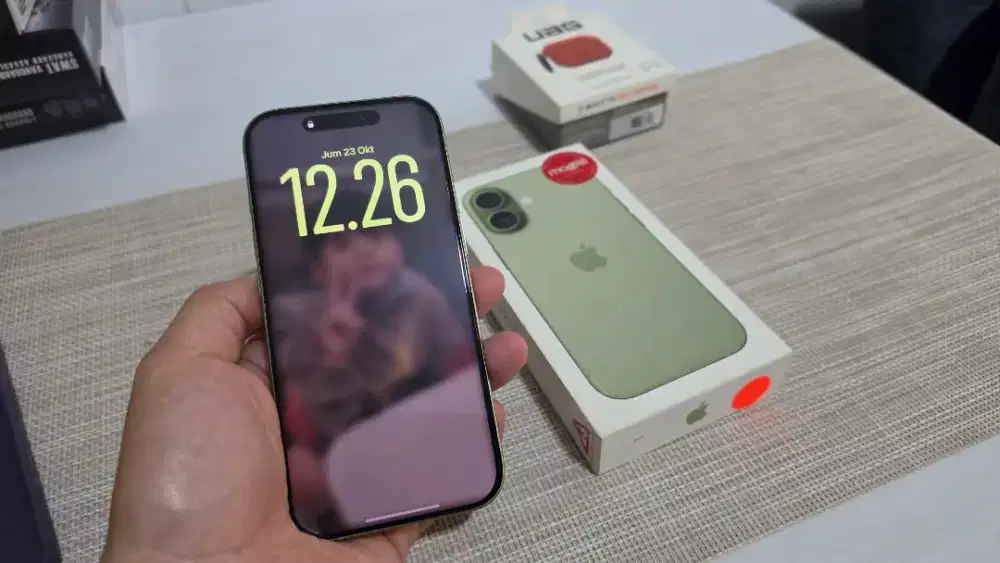 Iphone 17 basic 256 warna sage 1 bulan pemakaian