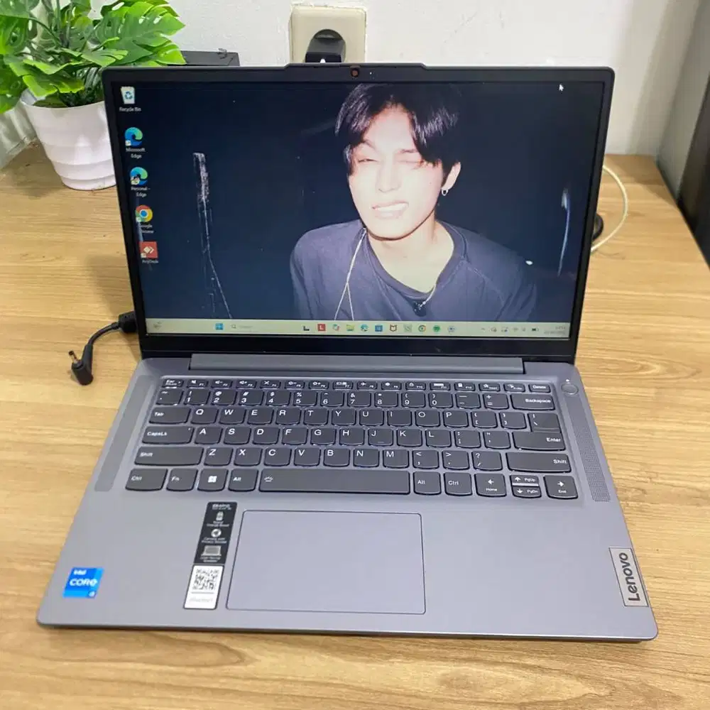 Lenovo IDEAPAD Slim 3 14IRU8 (pemakaian 5 bulan) masih mulus, FULLSET