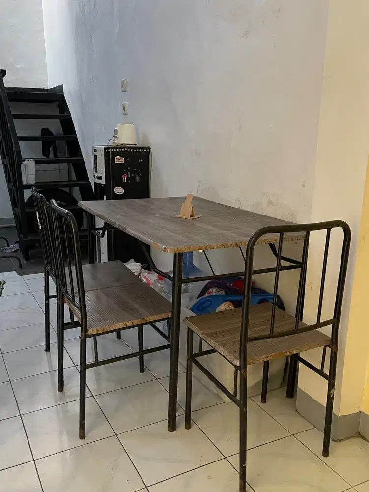 CLEARING SALE PINDAHAN PAKET MEJA MAKAN + 3 KURSI