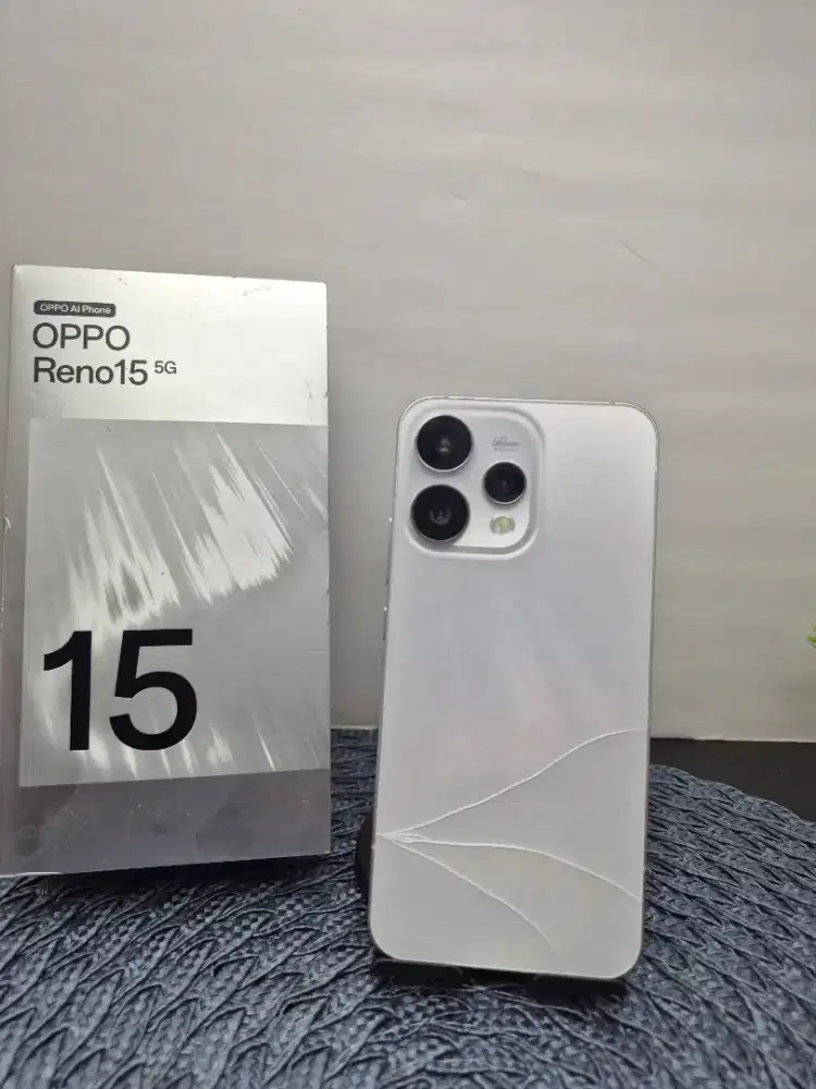 Oppo Reno 15 5G 8/256gb Fullset Mulus (Backdor Retak)