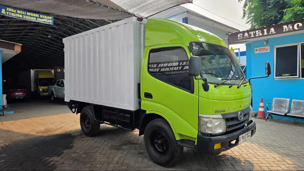 Hino Dutro 110 SD 4R Pwr Str + Box Besi - 2020 - terawat, km 79.300