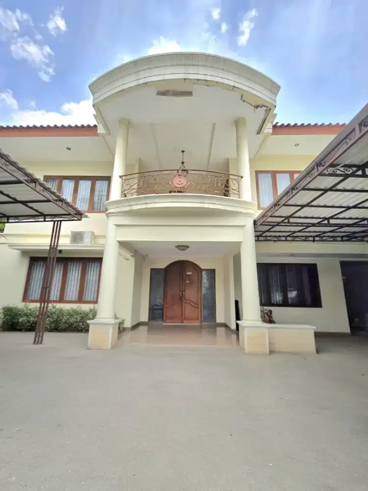 Rumah Mewah ada Kolam Renang Pondok Indah Jakarta Selatan