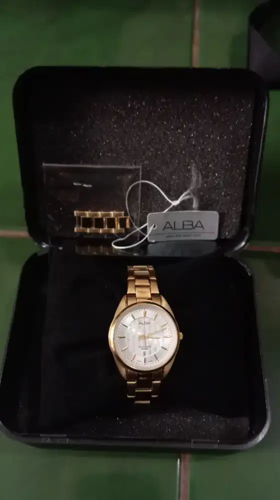 Jual jam tangan wanita merek ALBA