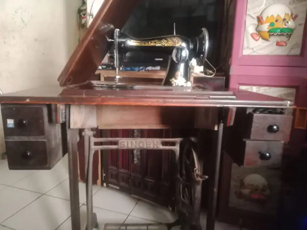 dijual set mesin jahit singer + meja