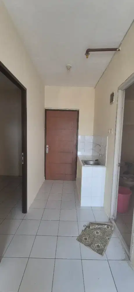 Disewakan apartemen murah  di UKI per 6bl perabot ada..