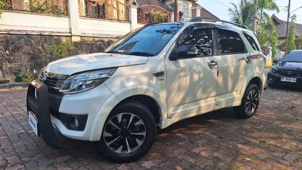 Low KM Daihatsu Terios 1.5 R Custom Bensin-MT 2017 KTRW
