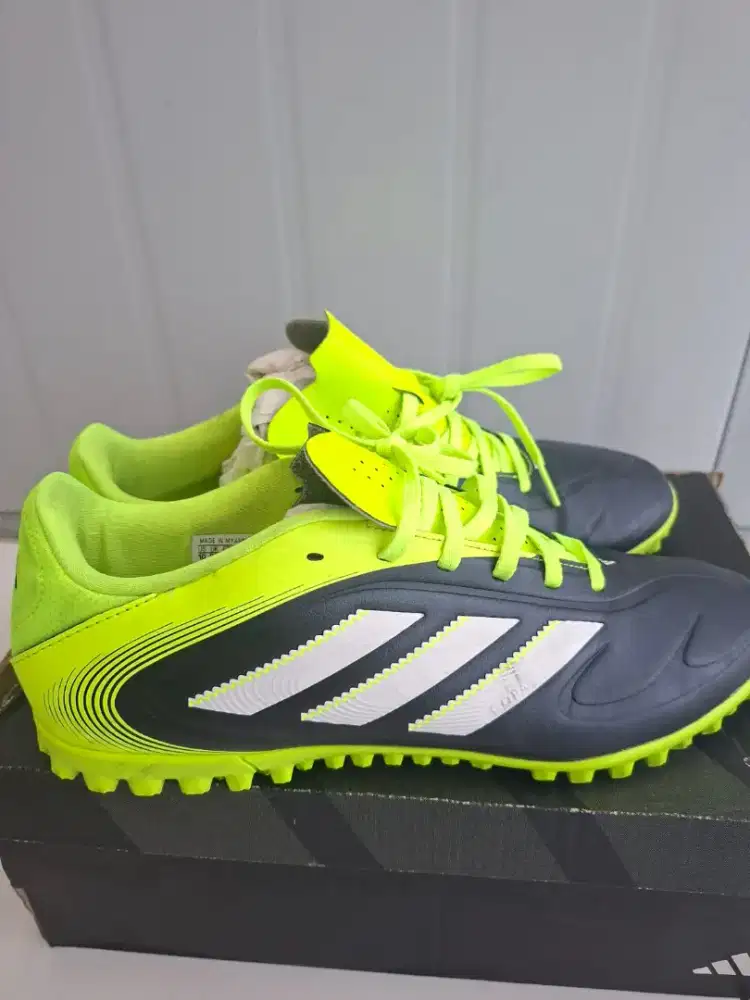 Sepatu bola Adidas Copa Pure 3