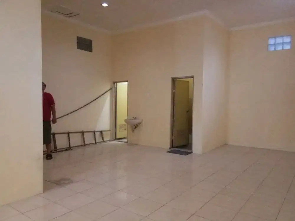 RON.A3368 RUKO STRATEGIS JALAN MASTRIP SURABAYA SIAP PAKAI USAHA, MURAH