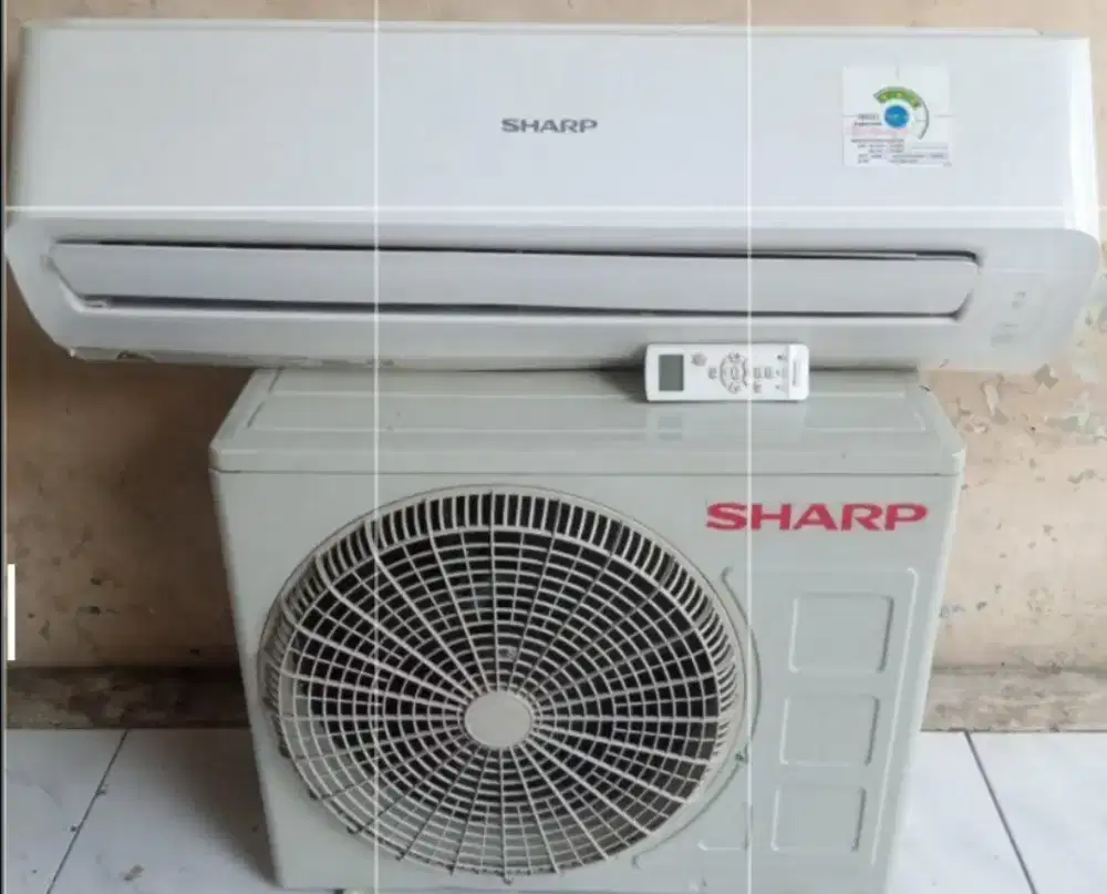 Jual ac sharp 1/2pk 330  watt kondisi 95% ori semua