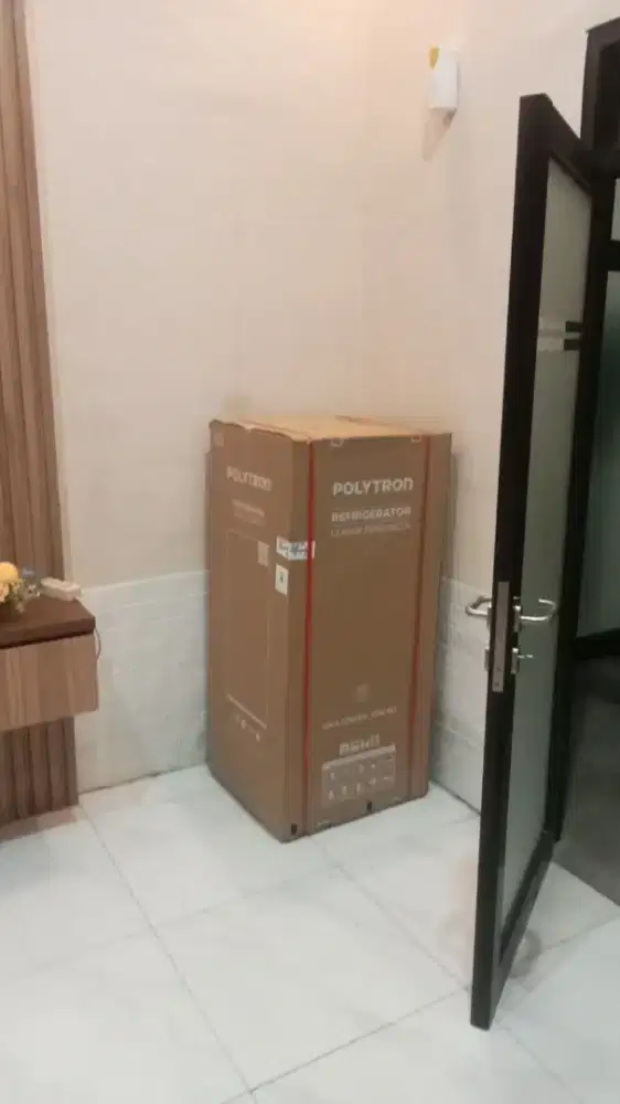 Kulkas Polytron belleza 1 pintu 18nmx