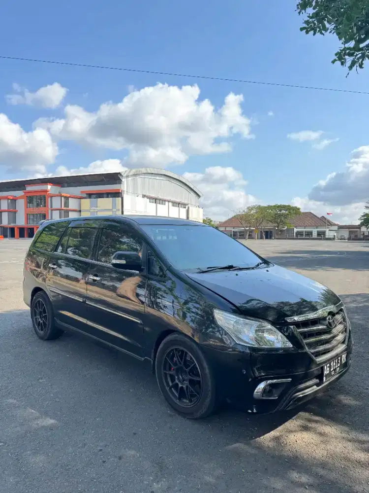 Kijang Innova tipe V