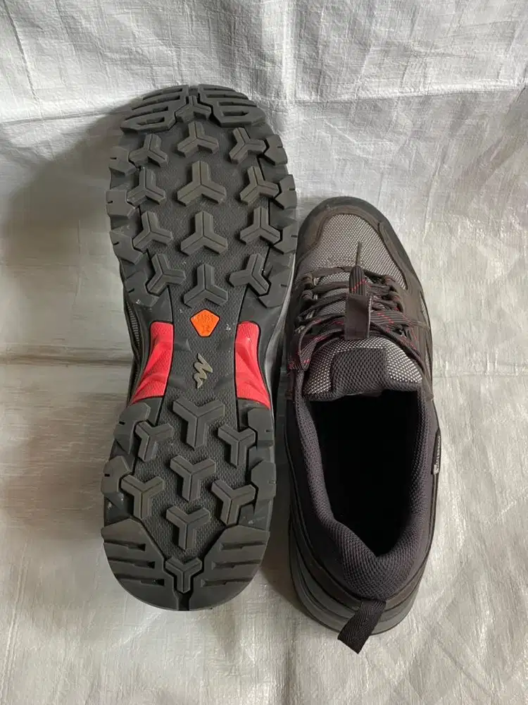Sepatu Hiking for Men - Quechua Men's MH100550