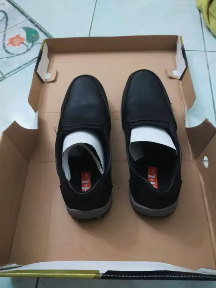 Jual aja nih sepatu kulit asli