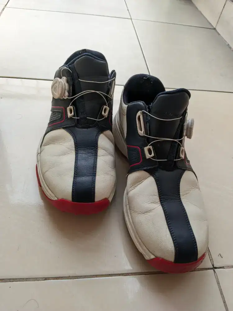 Sepatu Adidas Golf