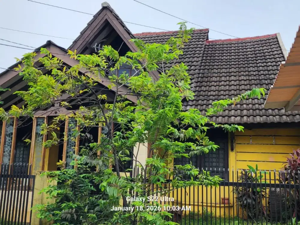 Rumah Tua Apa Adanya SHM Hadap Utara di Villa Melati Mas