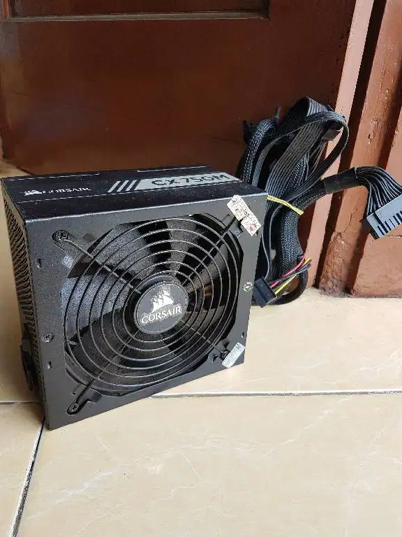 PSU Corsair CX750M 750w 80+ Bronze 2x8 pin vga Semi Modular