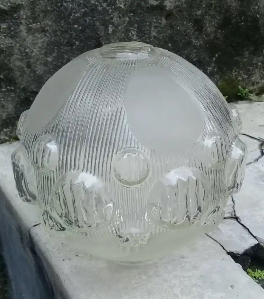 kap lampu kaca space motif garis vertikal bulatan 1970