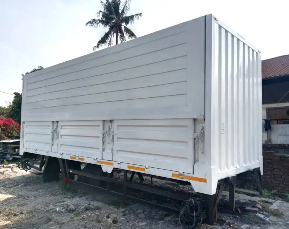 MURAH Wingbox engkel 4x2 UD trucks Quester kuzer truck wing box bok